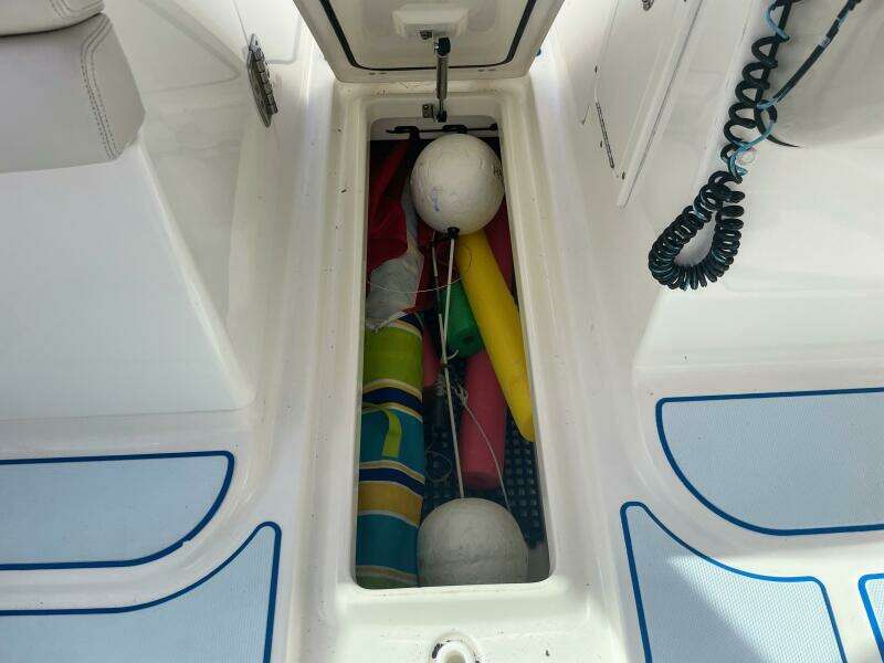 2015 Boston Whaler 230 Vantage