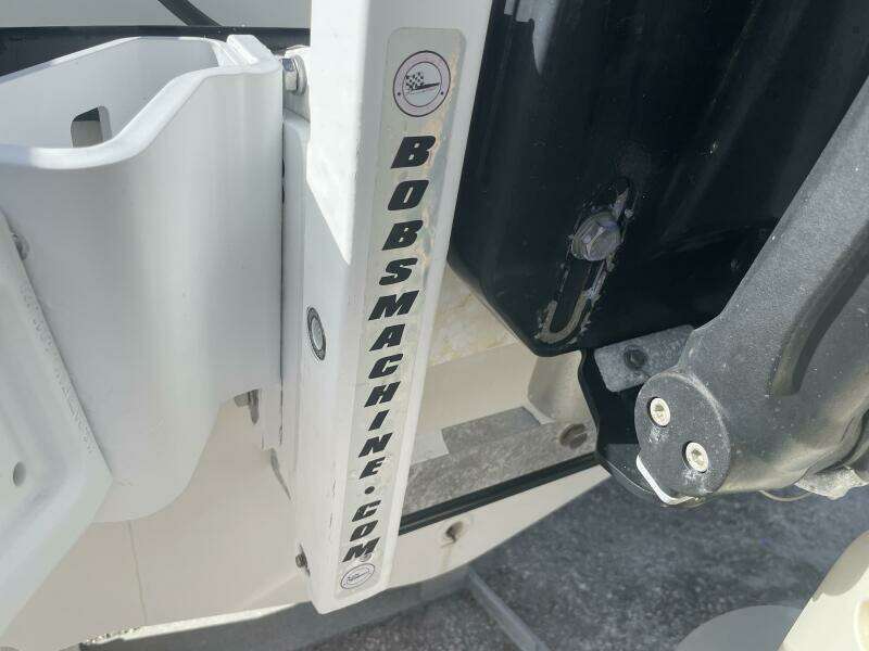 2015 Boston Whaler 230 Vantage