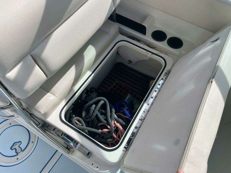 2015 Boston Whaler 230 Vantage