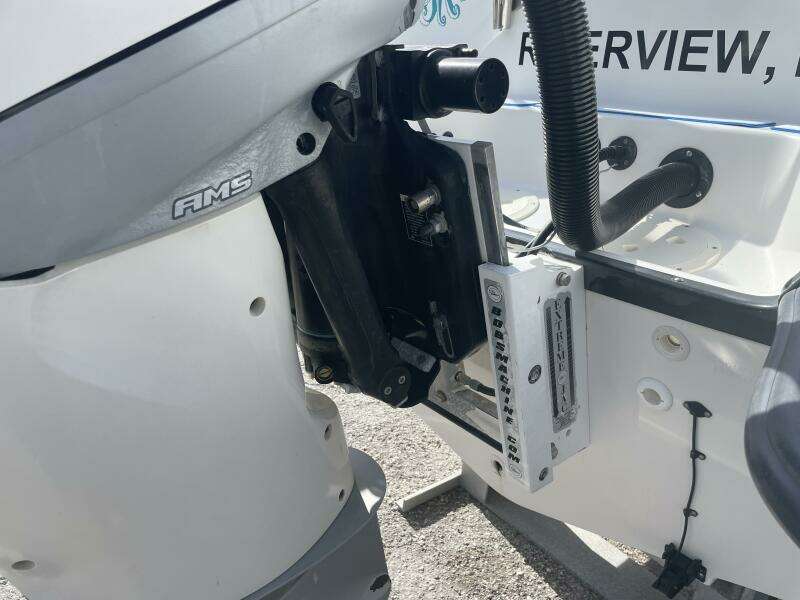 2015 Boston Whaler 230 Vantage