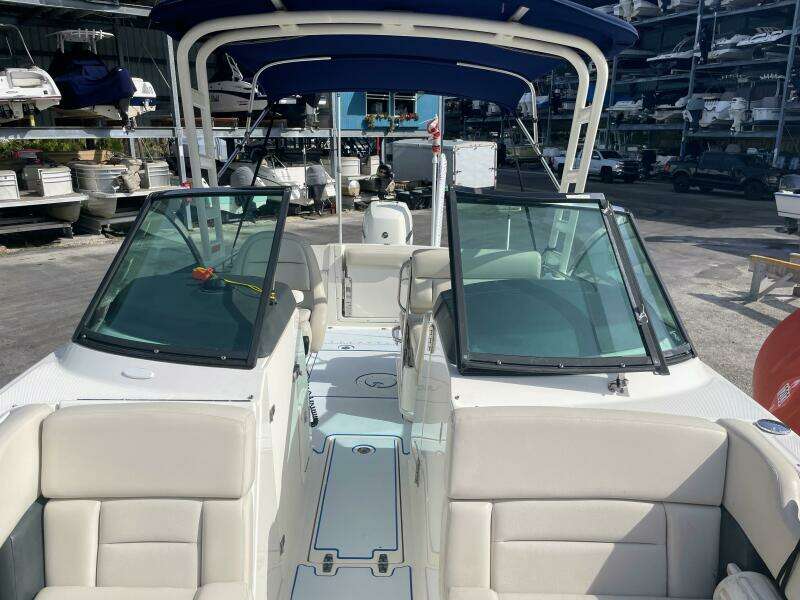 2015 Boston Whaler 230 Vantage