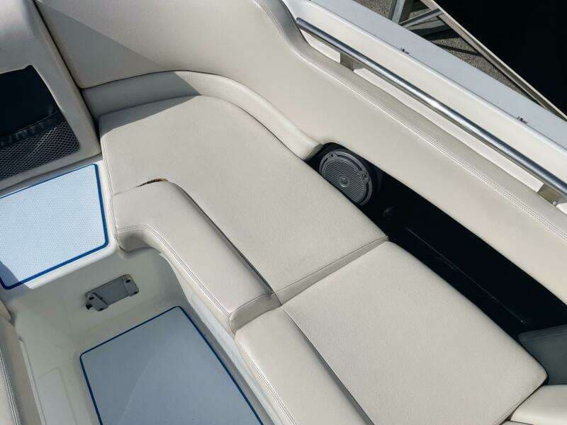 2015 Boston Whaler 230 Vantage