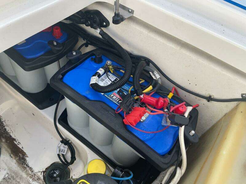 2015 Boston Whaler 230 Vantage