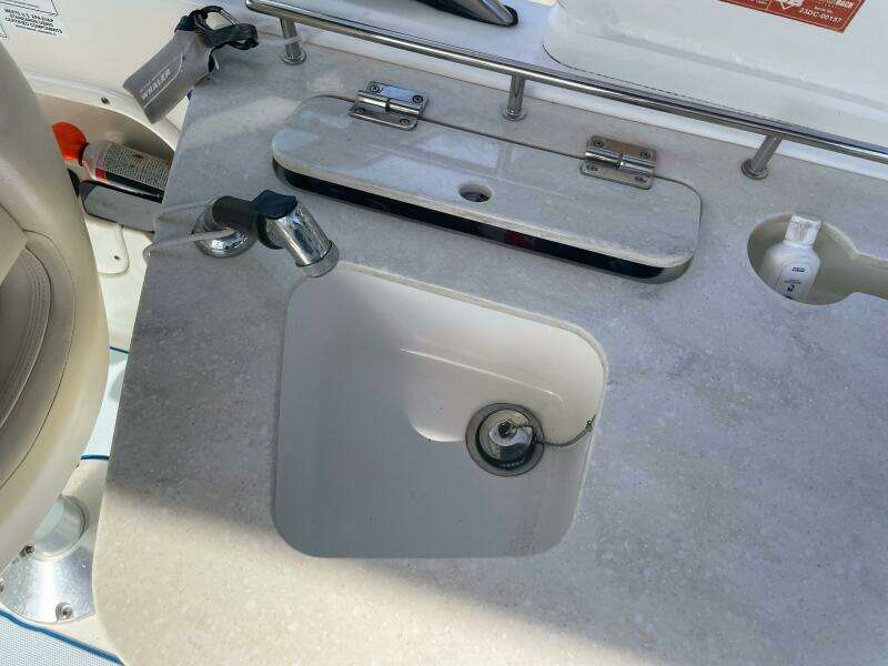 2015 Boston Whaler 230 Vantage