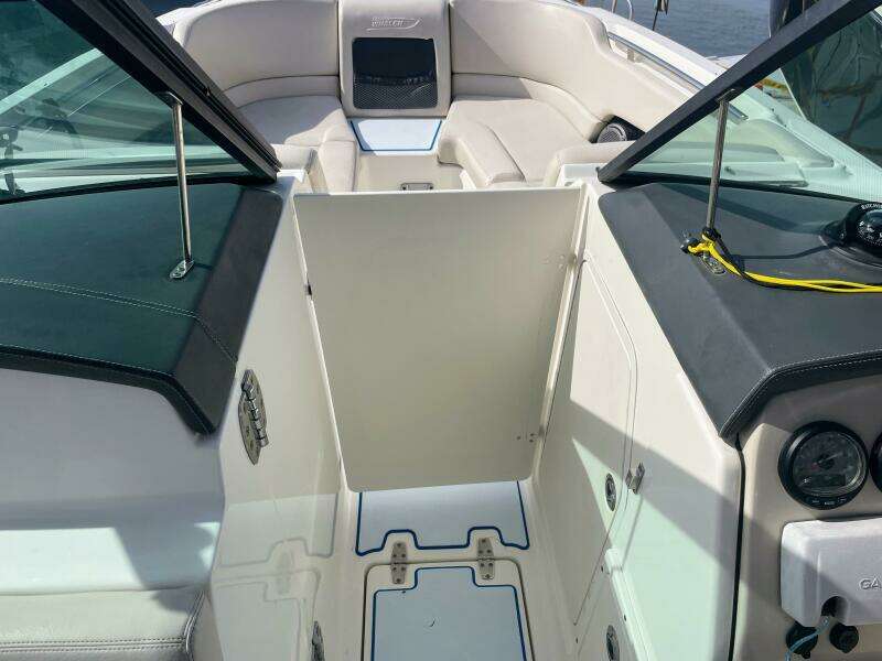 2015 Boston Whaler 230 Vantage