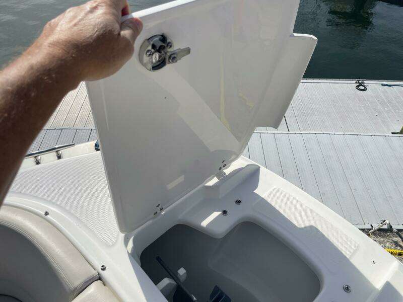 2015 Boston Whaler 230 Vantage