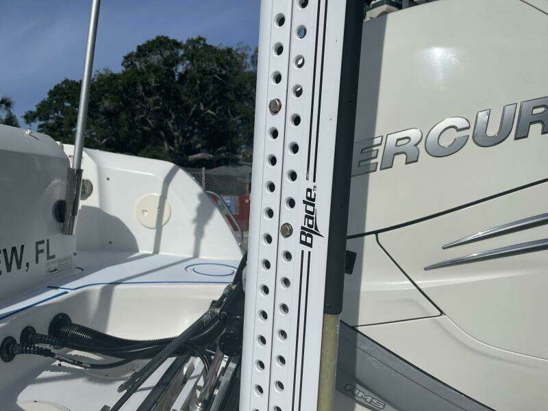 2015 Boston Whaler 230 Vantage