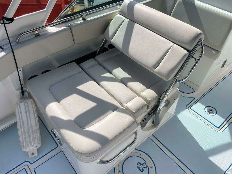 2015 Boston Whaler 230 Vantage