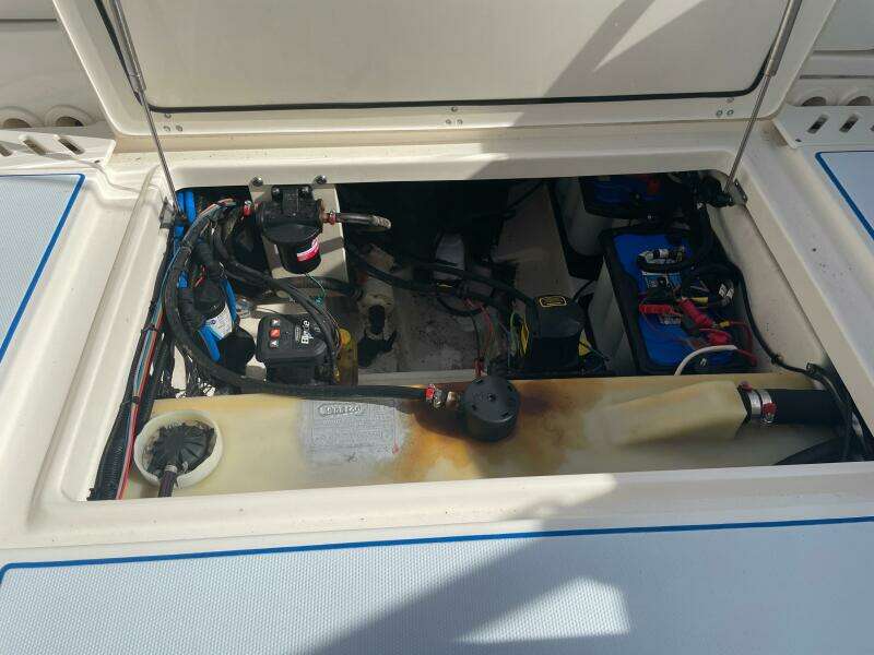 2015 Boston Whaler 230 Vantage