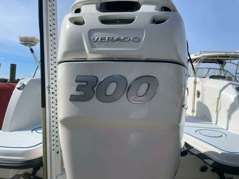 2015 Boston Whaler 230 Vantage