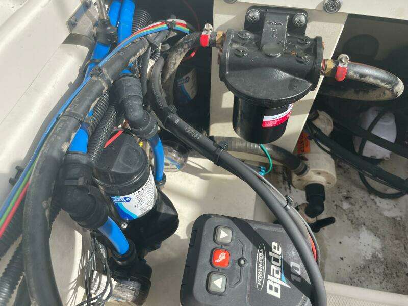 2015 Boston Whaler 230 Vantage