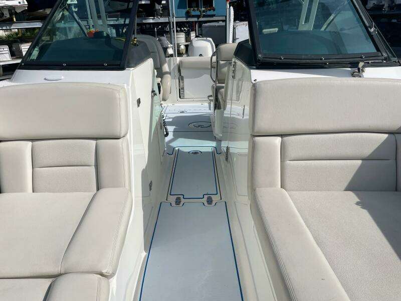 2015 Boston Whaler 230 Vantage