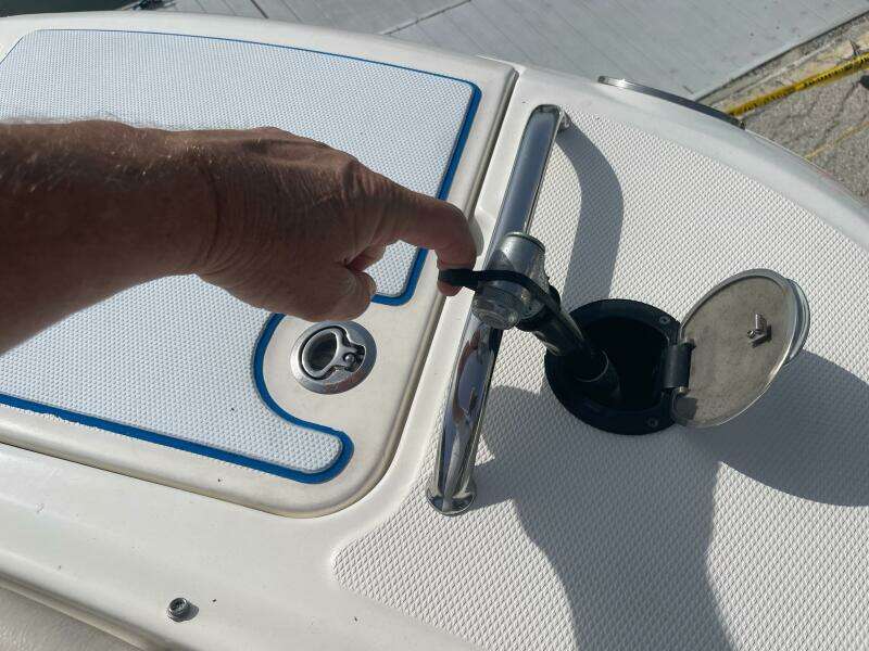 2015 Boston Whaler 230 Vantage