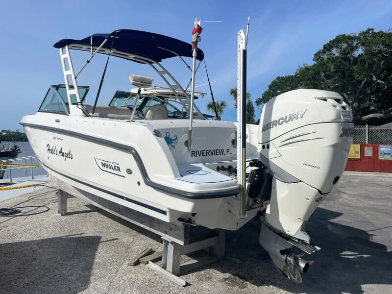 2015 Boston Whaler 230 Vantage