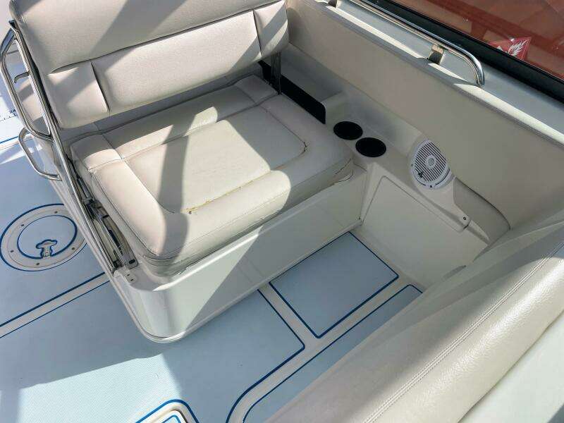 2015 Boston Whaler 230 Vantage