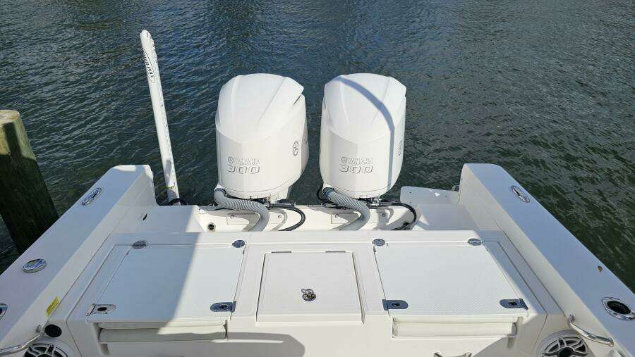 2021 Everglades 273CC