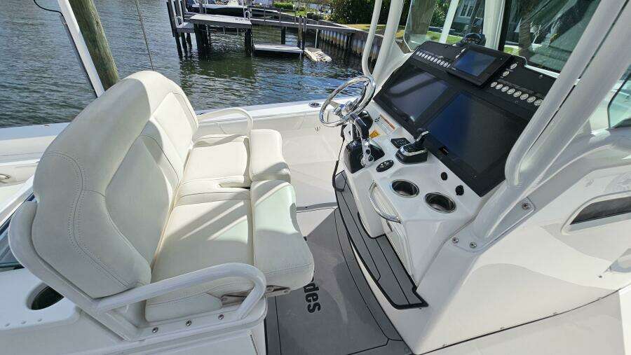 2021 Everglades 273CC