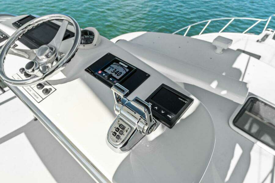 2005 40 Cabo Express - Miss B Halvin