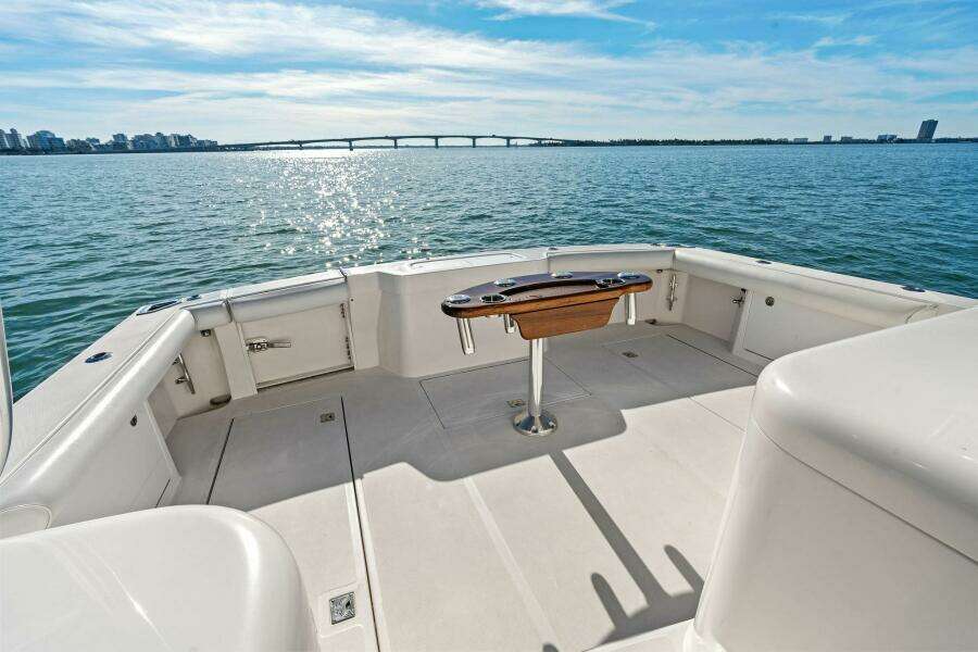 2005 40 Cabo Express - Miss B Halvin