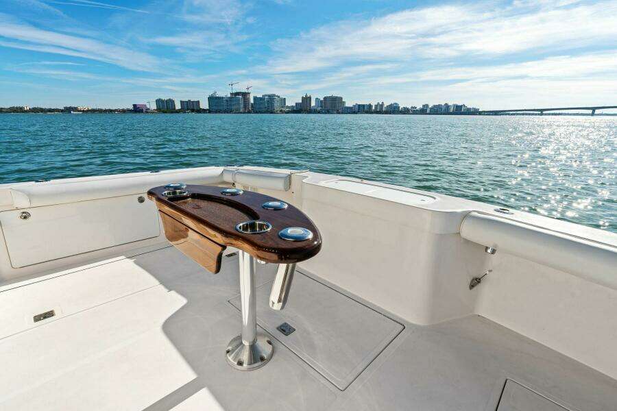 2005 40 Cabo Express - Miss B Halvin