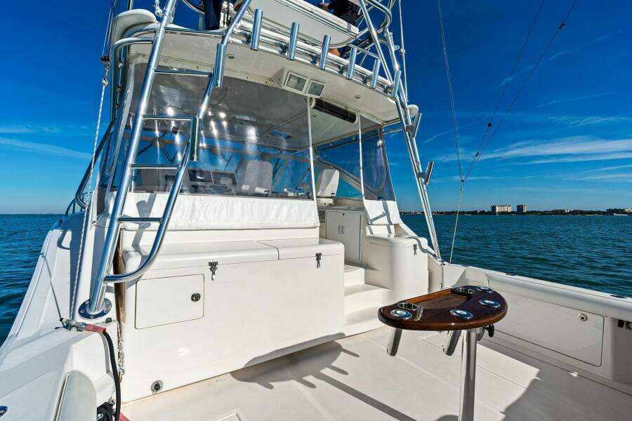 2005 40 Cabo Express - Miss B Halvin