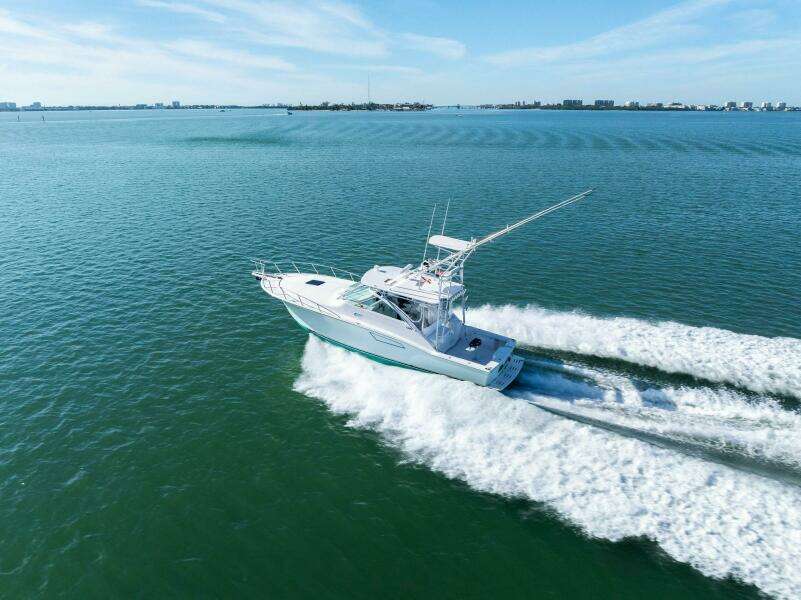 2005 40 Cabo Express - Miss B Halvin