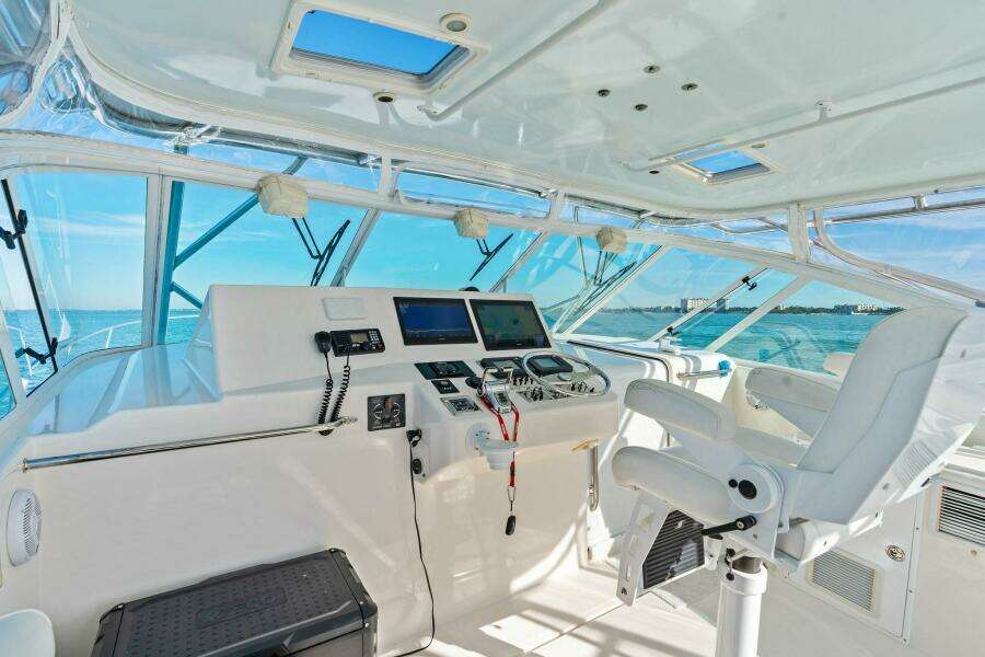 2005 40 Cabo Express - Miss B Halvin