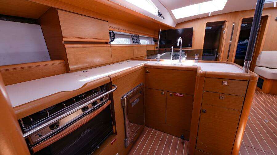2010 Jeanneau Sun Odyssey 53