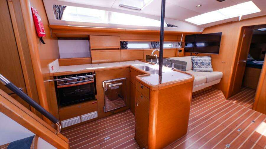 2010 Jeanneau Sun Odyssey 53