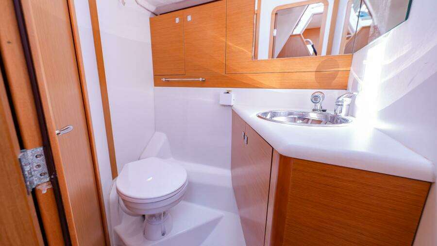 2010 Jeanneau Sun Odyssey 53