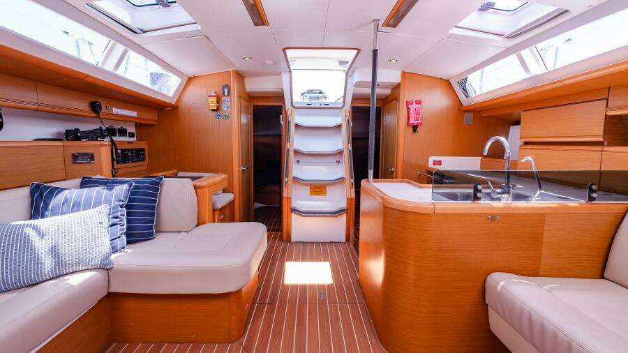 2010 Jeanneau Sun Odyssey 53