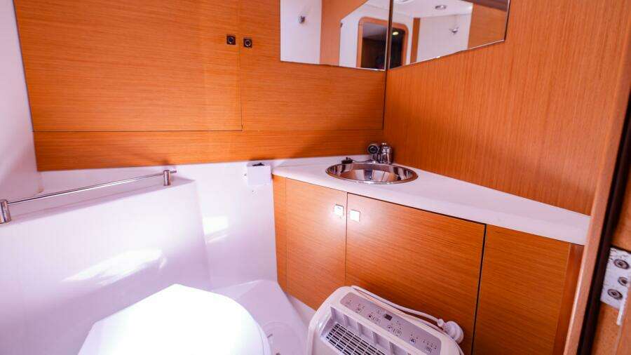 2010 Jeanneau Sun Odyssey 53