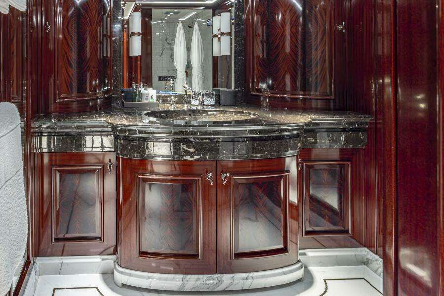 VIP Starboard en suite 