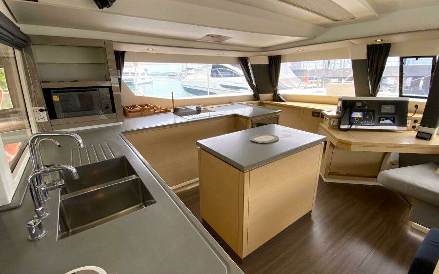 2017 Fountaine Pajot Saba 50 Maestro