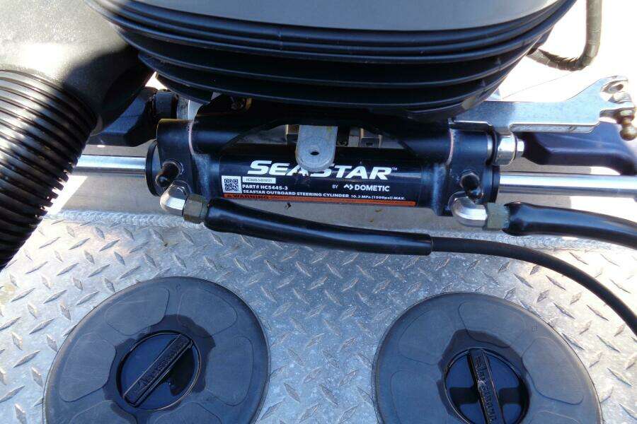 2022 Hewes 210 Sea Runner ET HT