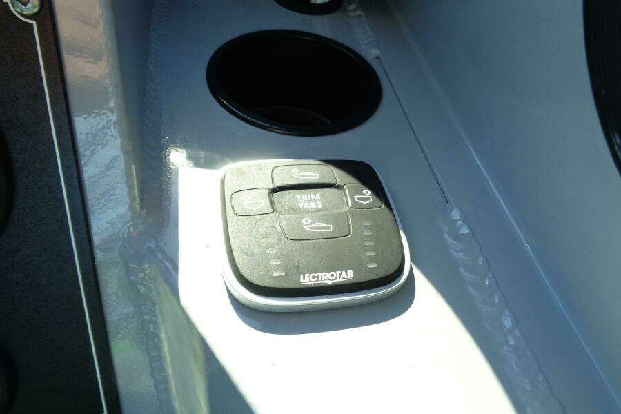 2022 Hewes 210 Sea Runner ET HT