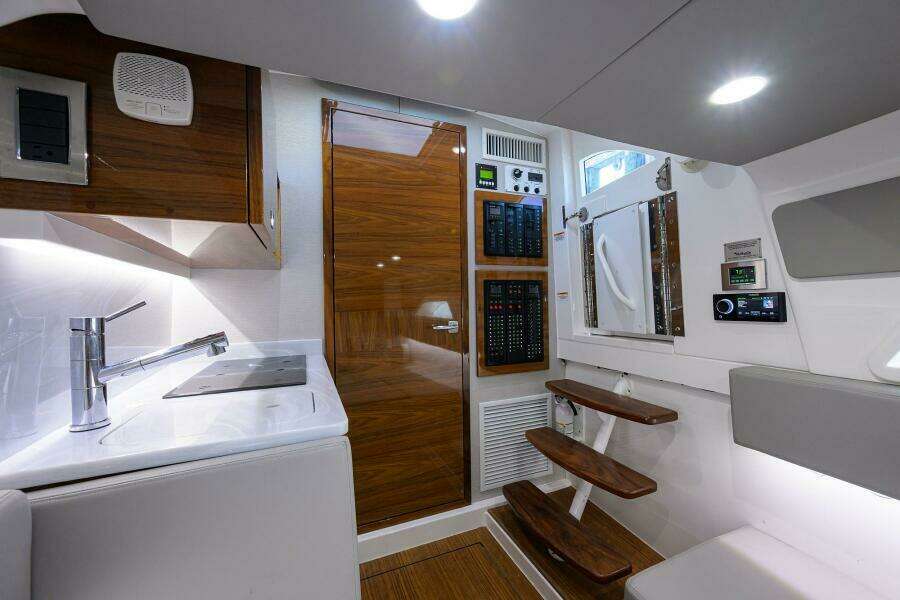 Valhalla 46 - Cabin Entrance & Galley