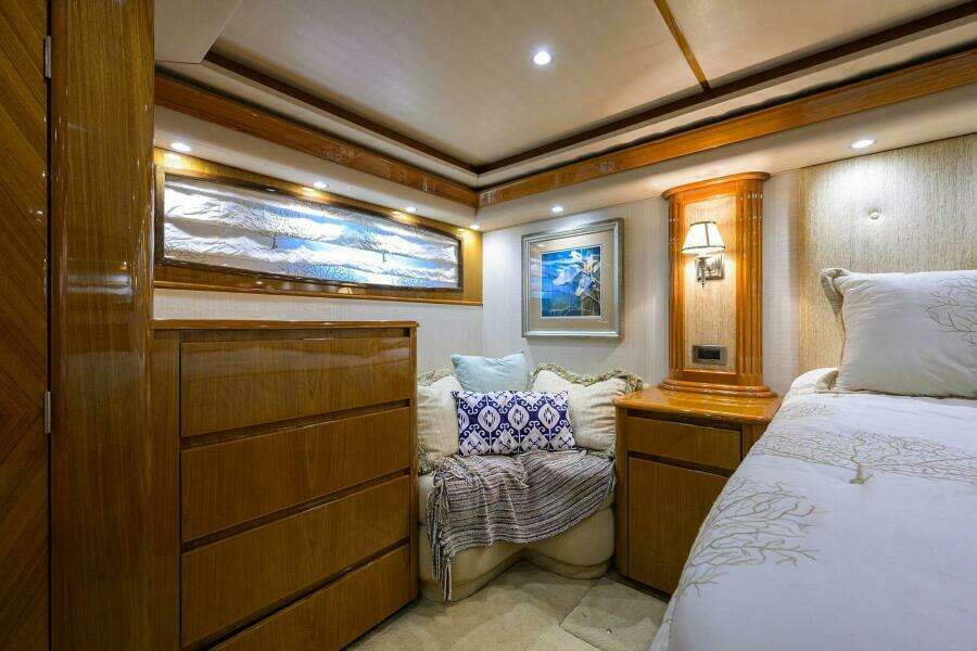 Viking 82 BLU FROG - Master Stateroom