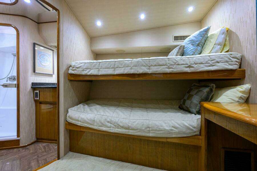 Viking 82 BLU FROG - Mid Port Guest Stateroom
