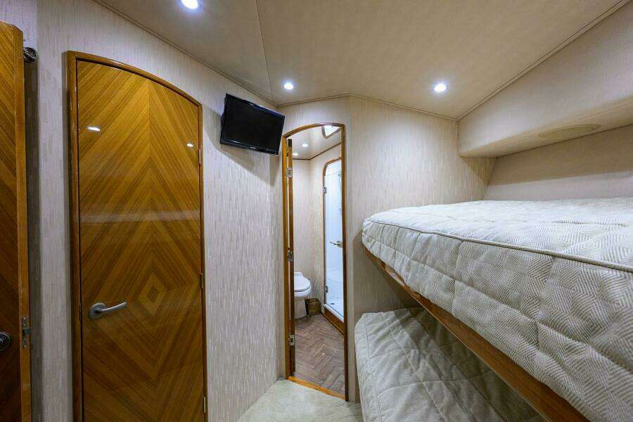 Viking 82 BLU FROG - Mid Port Guest Stateroom