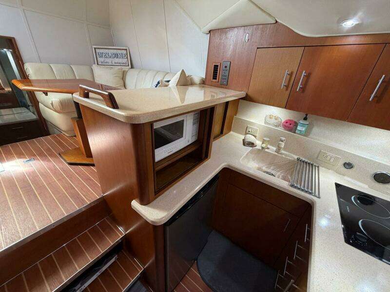 2001 Ocean Yachts 40 Express Bridge