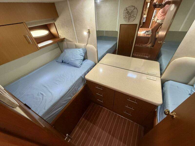 2001 Ocean Yachts 40 Express Bridge
