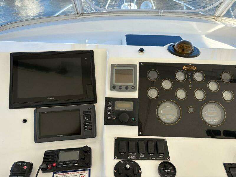 2001 Ocean Yachts 40 Express Bridge