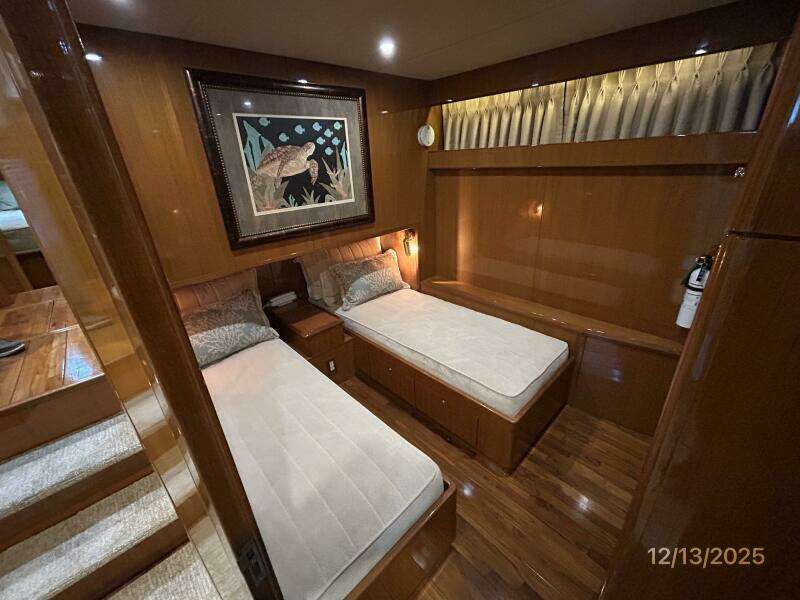60' Jefferson starboard guest stateroom