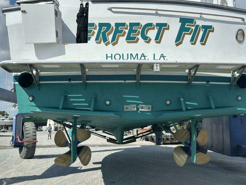 60' Jefferson hull bottom aft