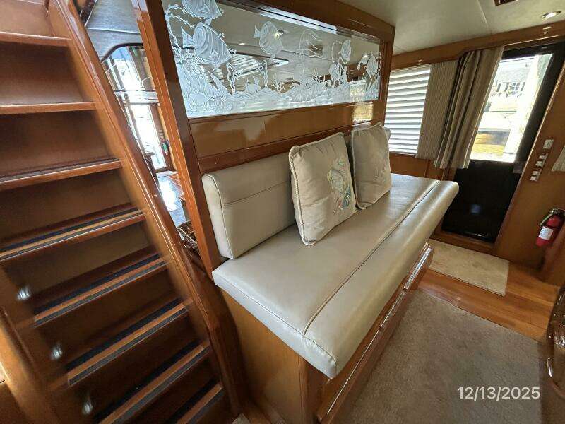 60' Jefferson pilothouse helm benchseat1