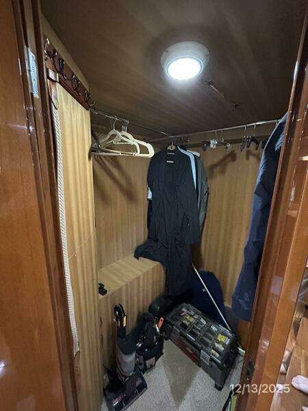 60' Jefferson master stateroom walk-in locker