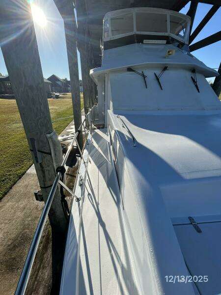 60' Jefferson starboard side deck2