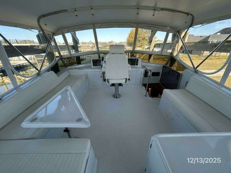 60' Jefferson flybridge forward1