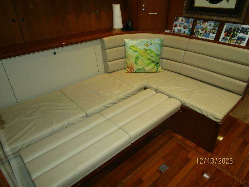 60' Jefferson office convertible berth